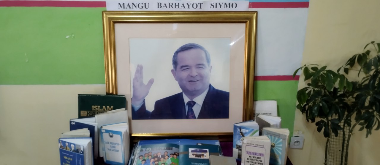 "Mangu barhayot siymo" shiori ostida kitoblar koʻrgazmasi tashkil etildi.